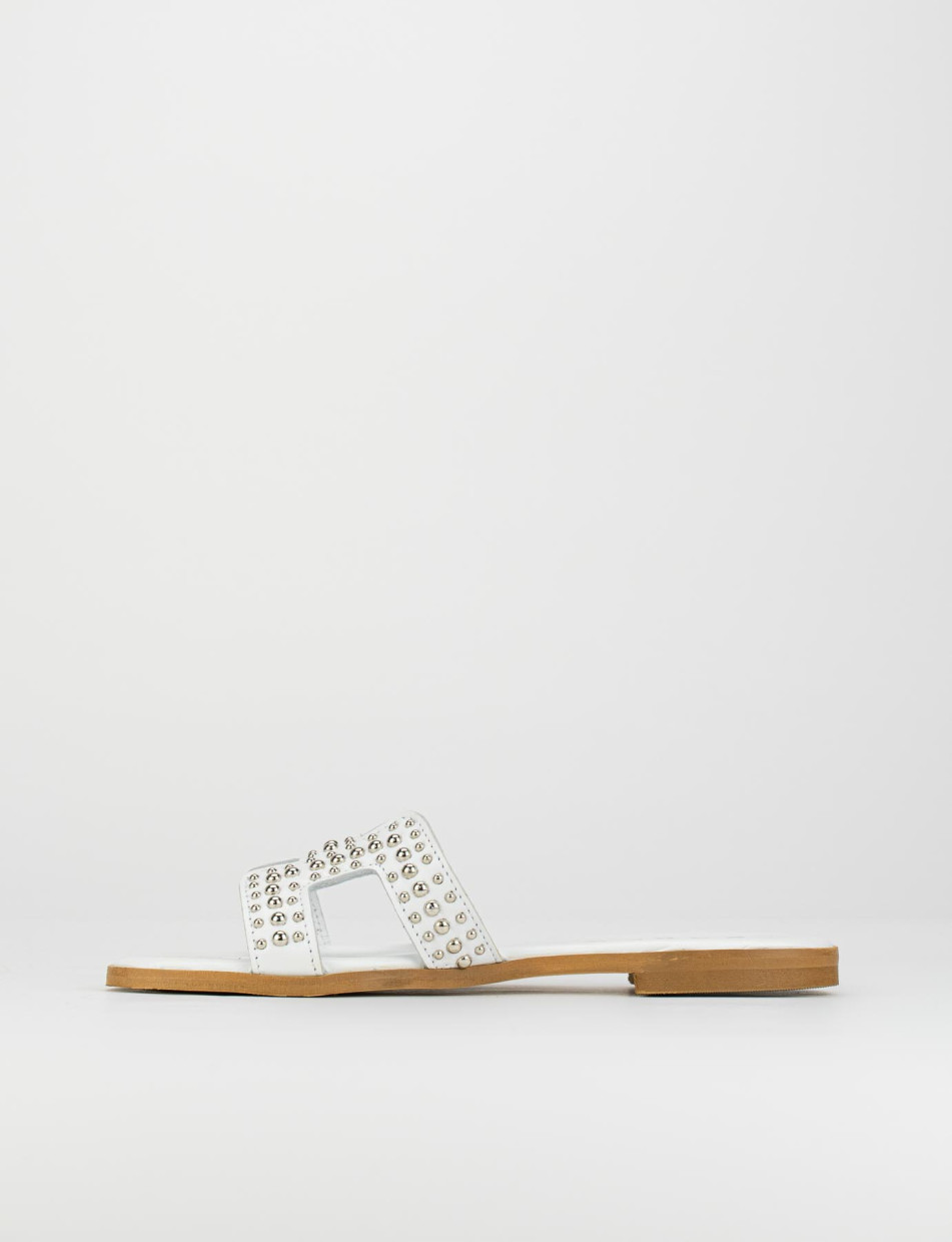 Slippers heel 1 cm white leather