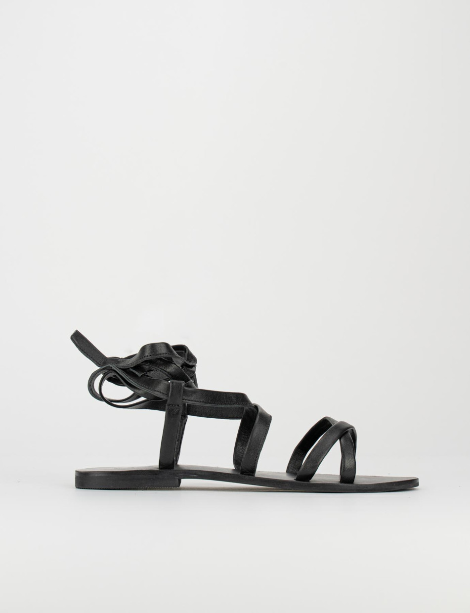 Low heel sandals heel 1 cm black leather