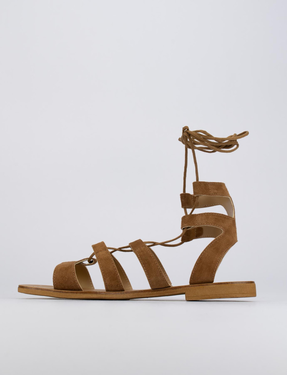 Low heel sandals heel 1 cm brown chamois