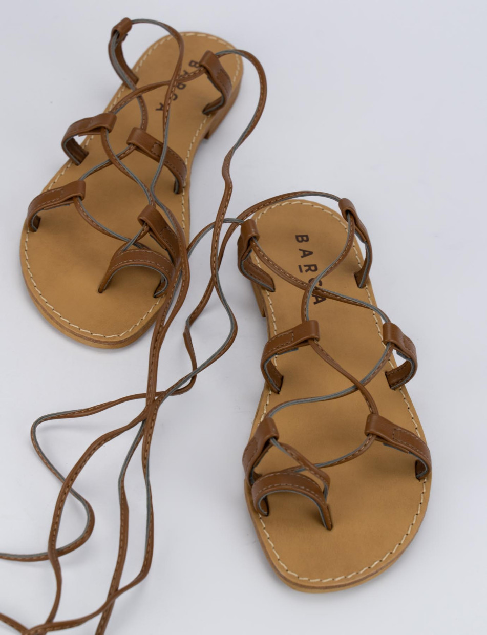 Low heel sandals heel 1 cm brown leather