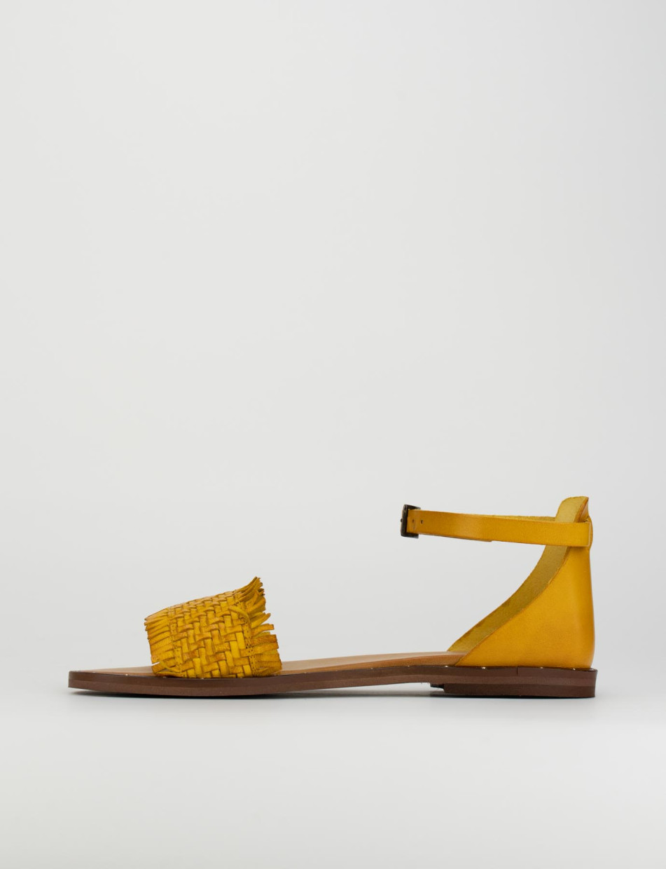 Low heel sandals heel 1 cm yellow leather