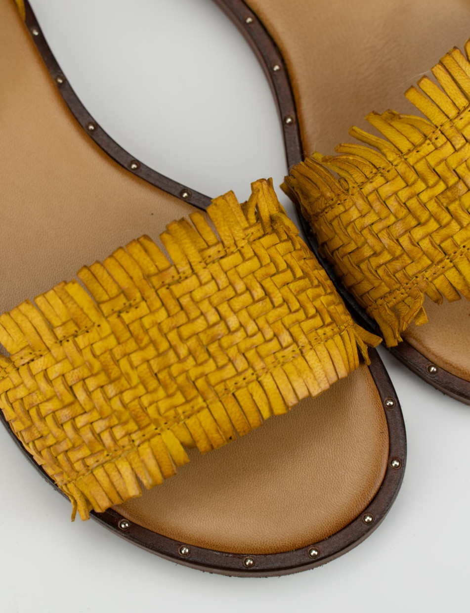 Low heel sandals heel 1 cm yellow leather