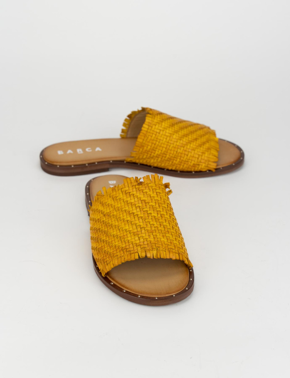 Slippers heel 1 cm yellow leather