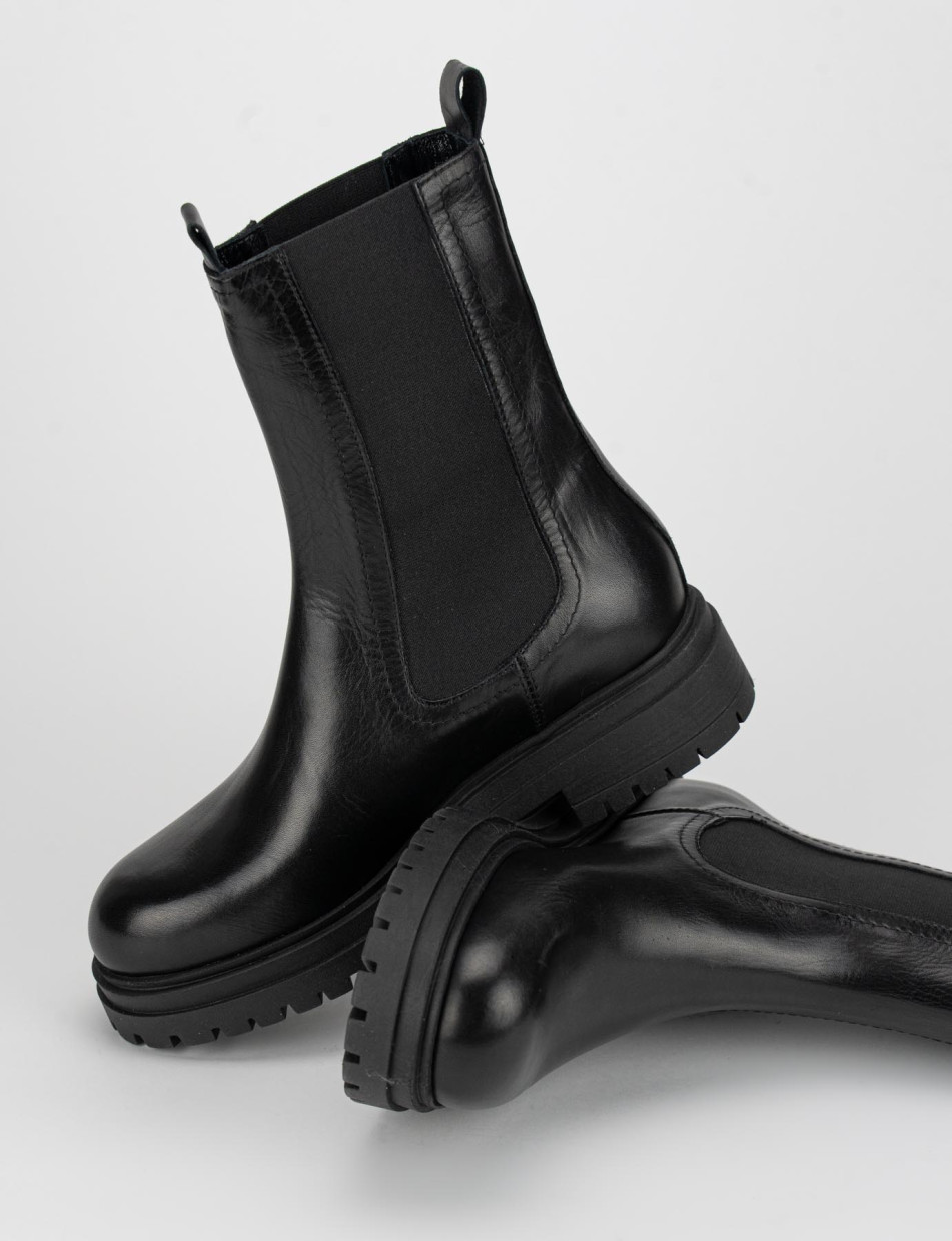 Low heel ankle boots heel 3 cm black leather