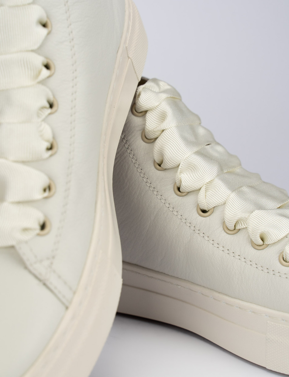 Sneakers beige leather