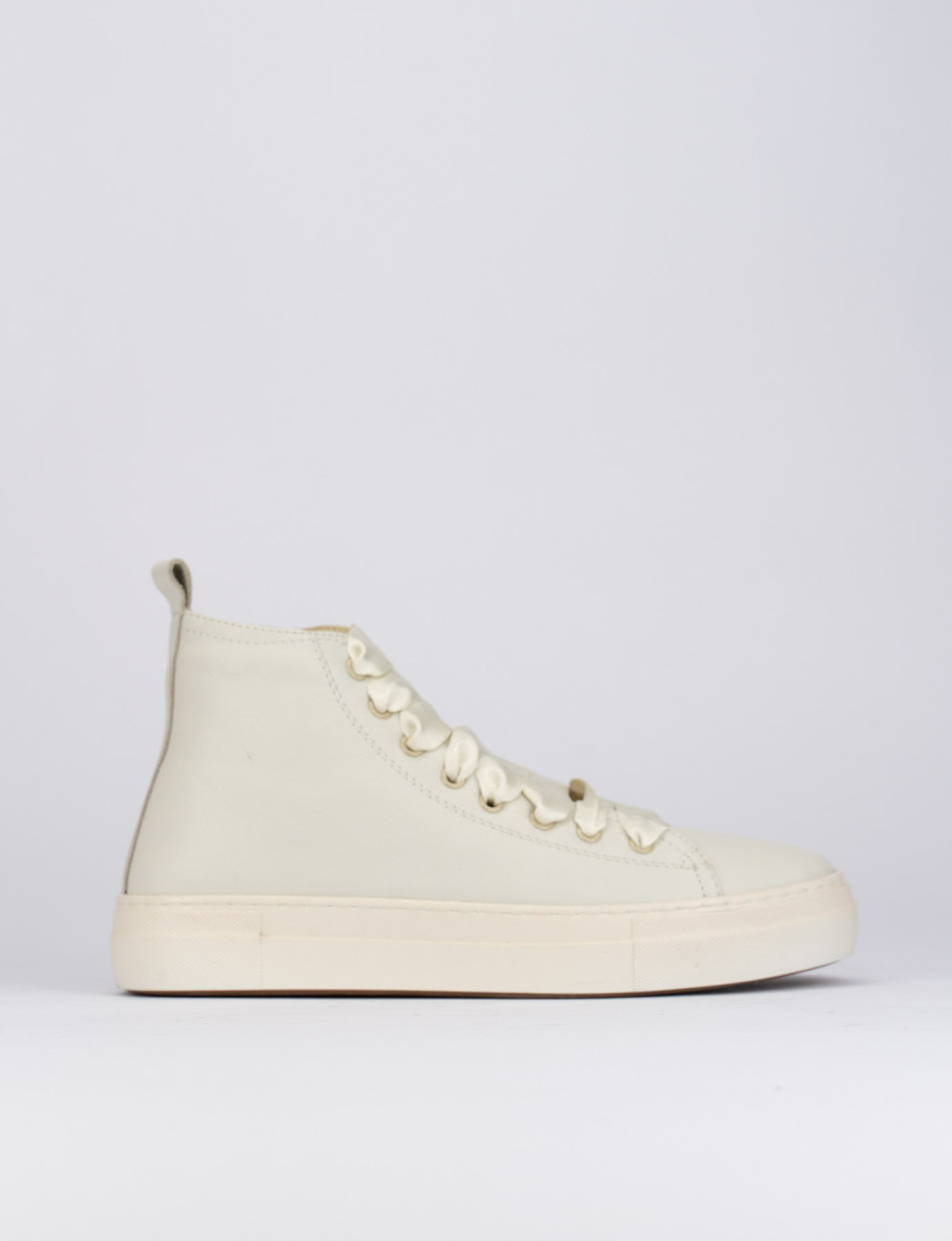 Sneakers beige leather