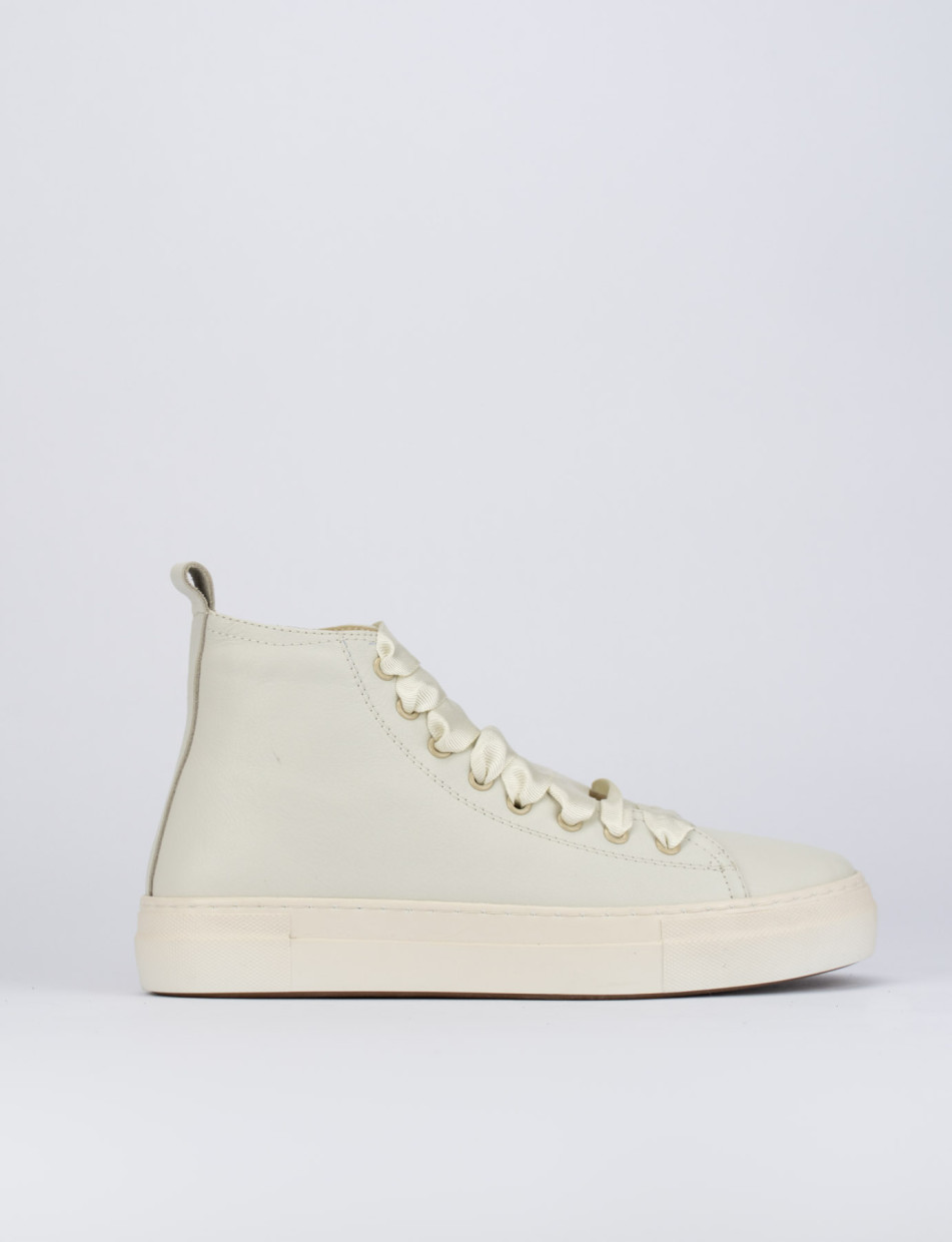 Sneakers beige leather