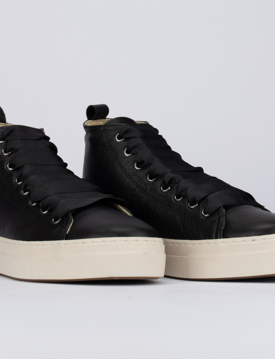 Sneakers black leather