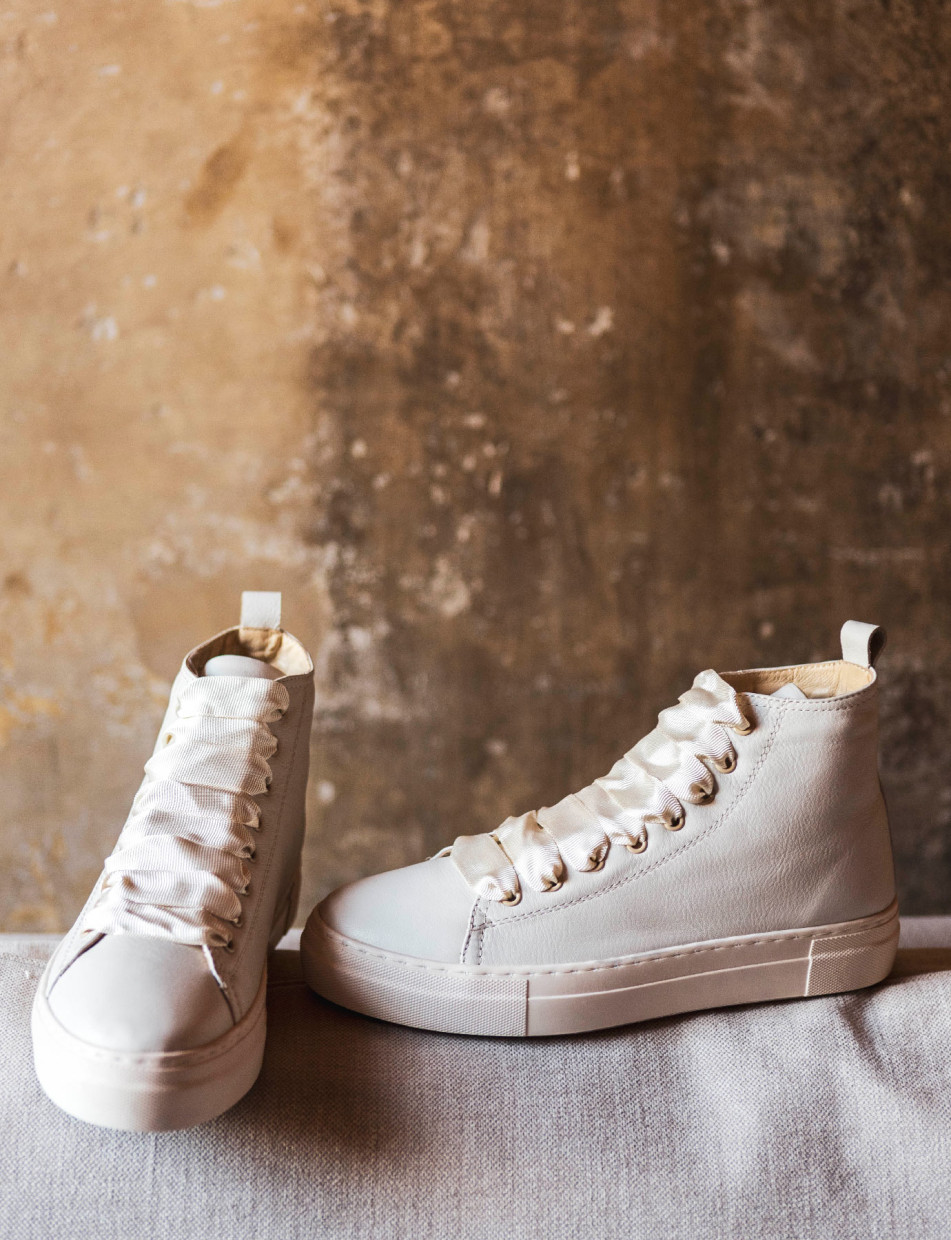 Sneakers beige leather