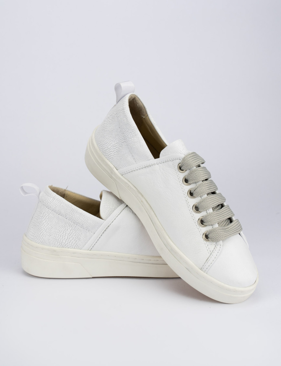 Sneakers white leather