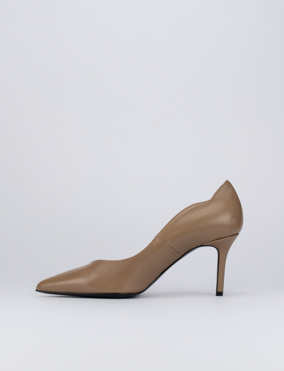 Decolte tacco 9 cm beige pelle