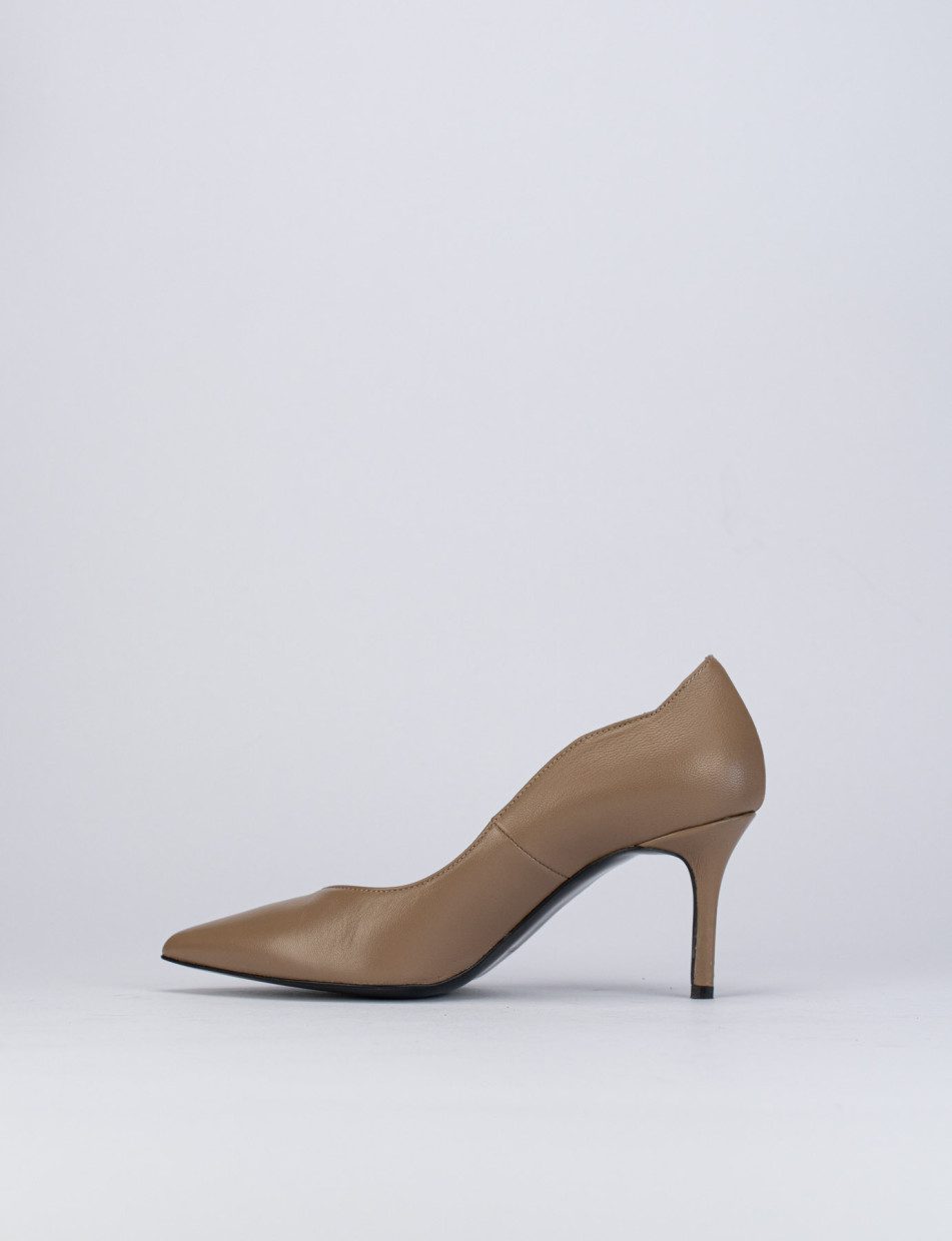 Decolte tacco 9 cm beige pelle