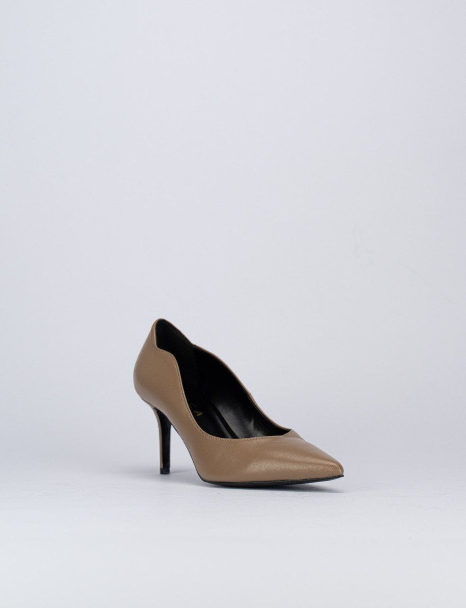 Decolte tacco 9 cm beige pelle