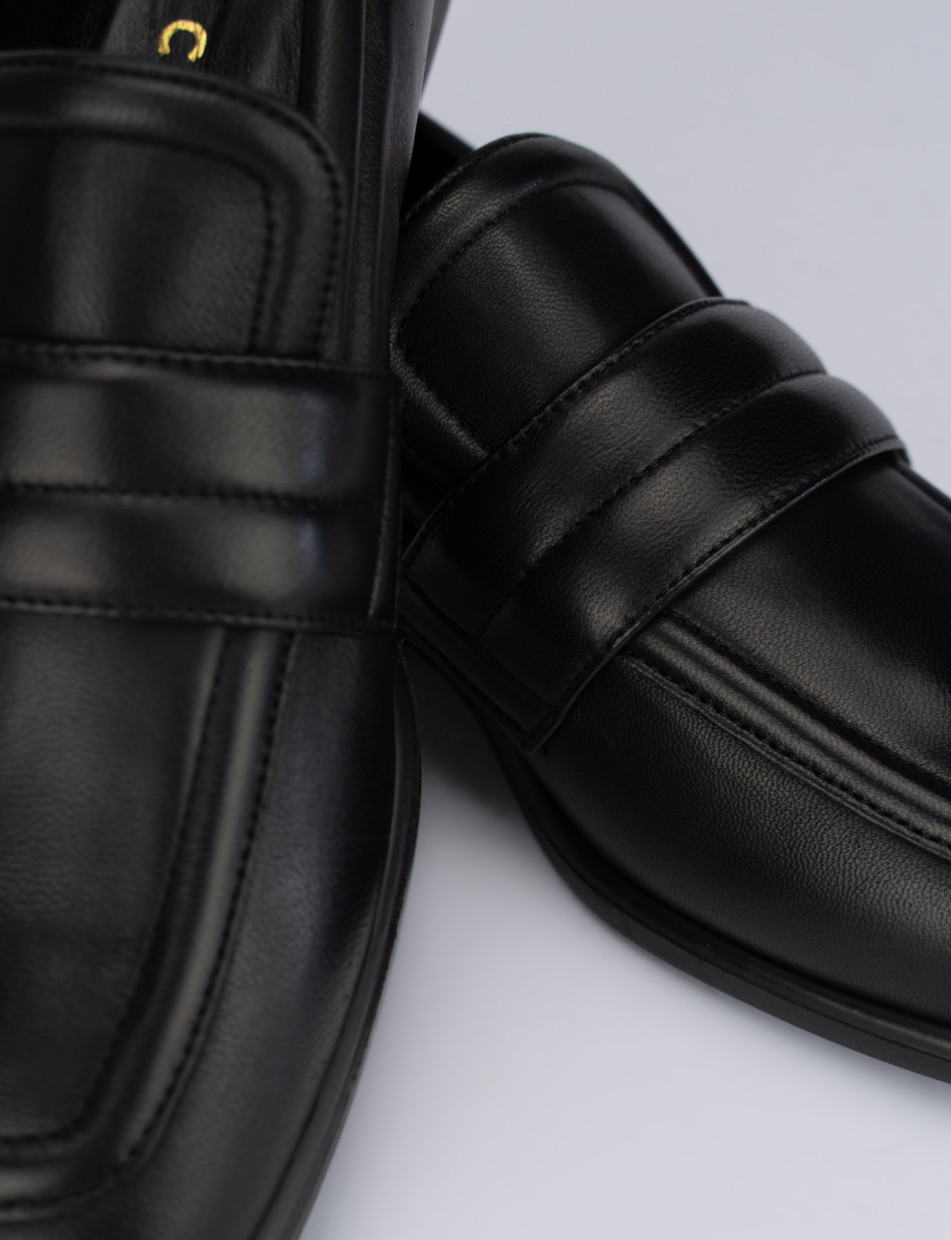 Loafers heel 1 cm black leather