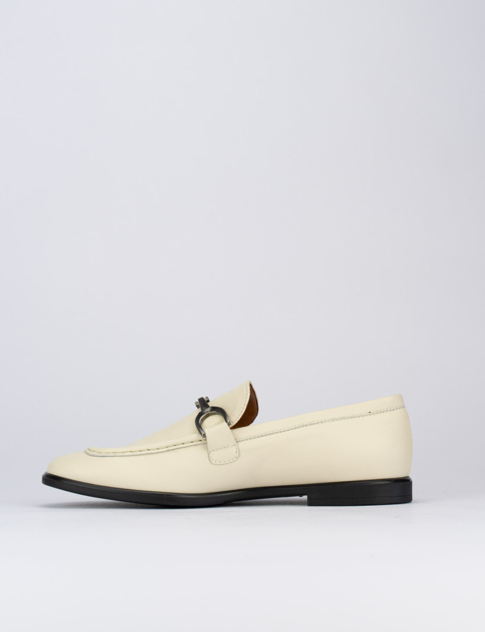 Loafers heel 1 cm white leather