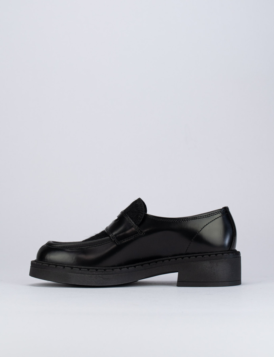 Loafers heel 2 cm black leather