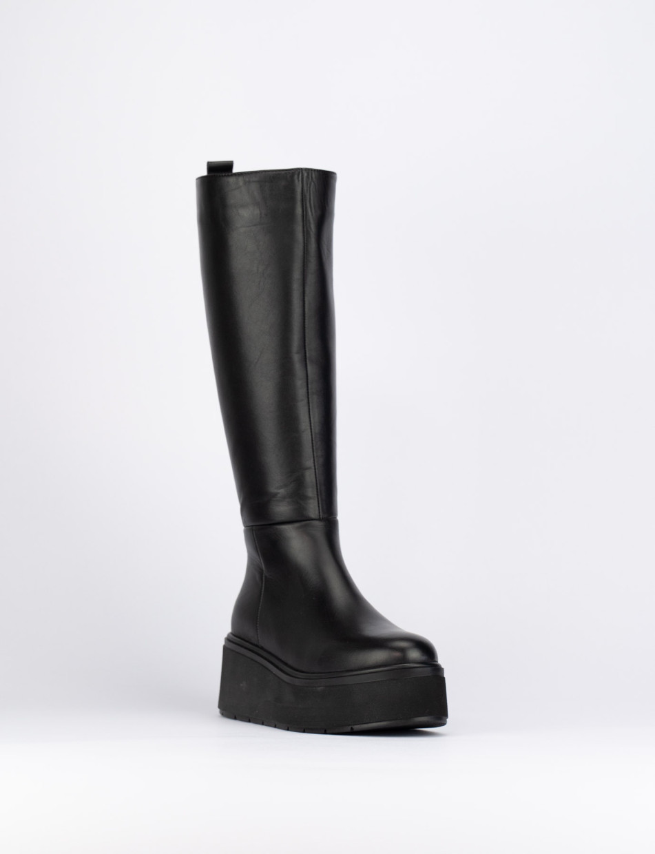 Low heel boots black leather