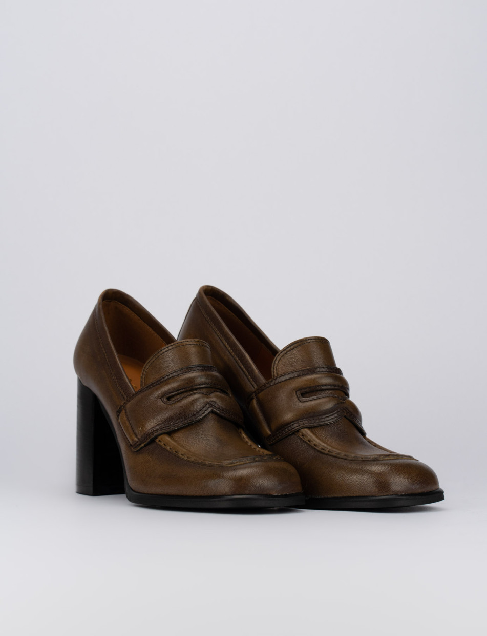 Loafers heel 9 cm brown leather