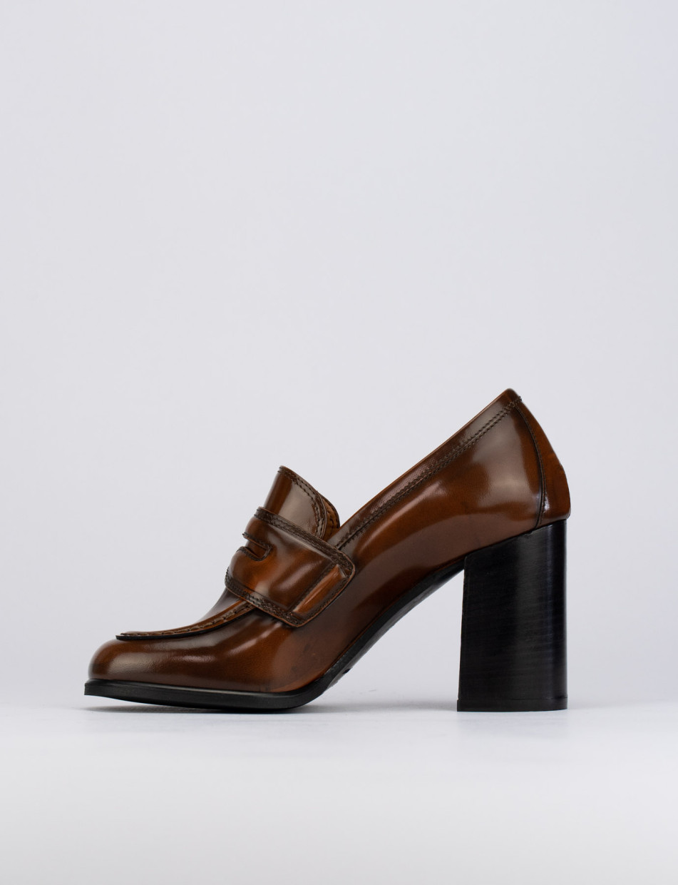 Loafers heel 9 cm brown leather