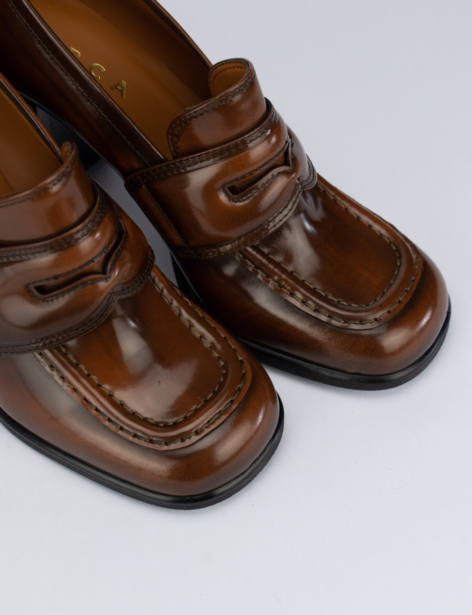 Loafers heel 9 cm brown leather
