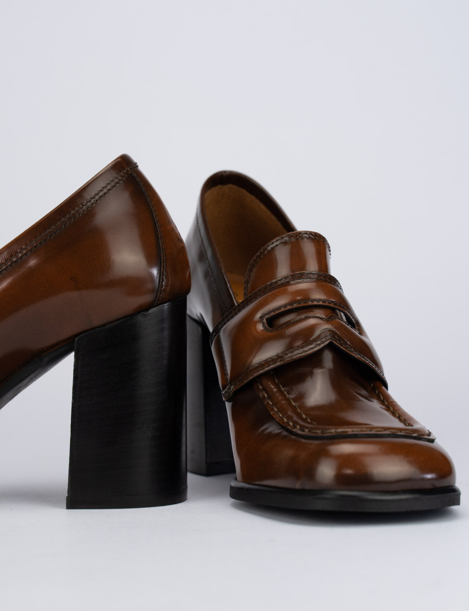 Loafers heel 9 cm brown leather
