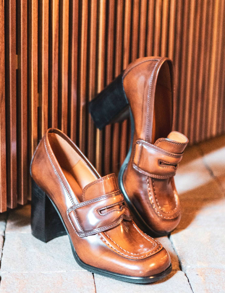 Loafers heel 9 cm brown leather