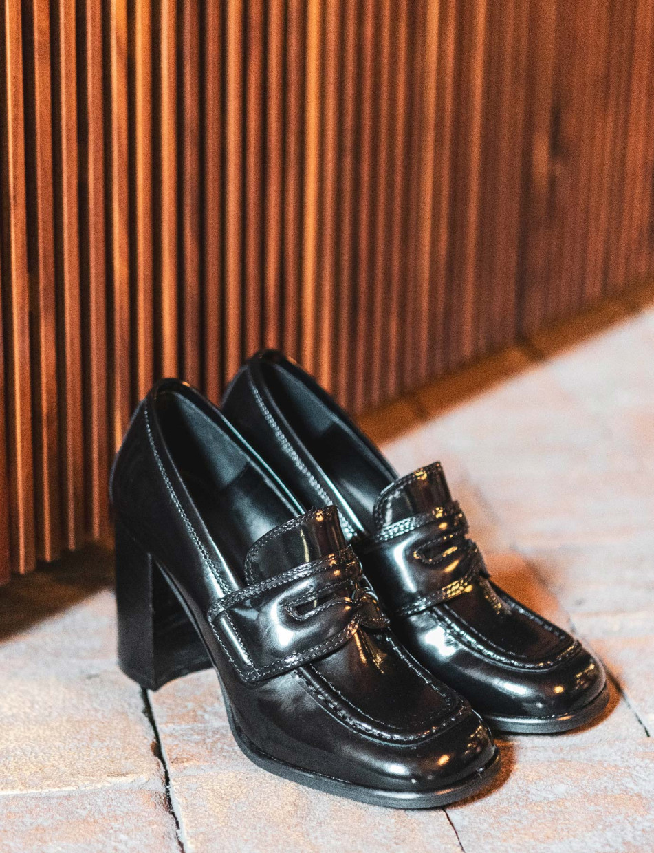 Loafers heel 9 cm black leather