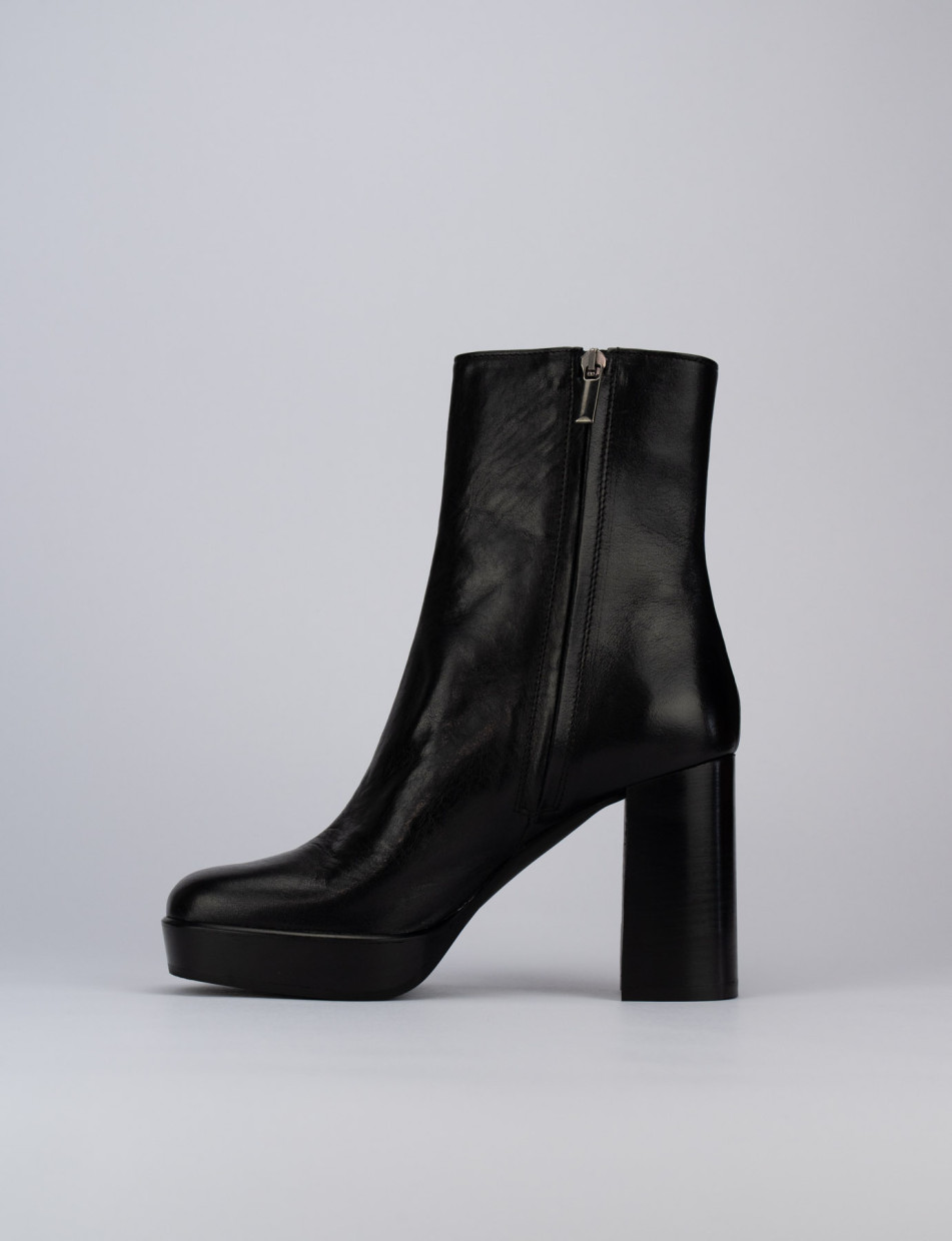 High heel ankle boots heel 9 cm black leather