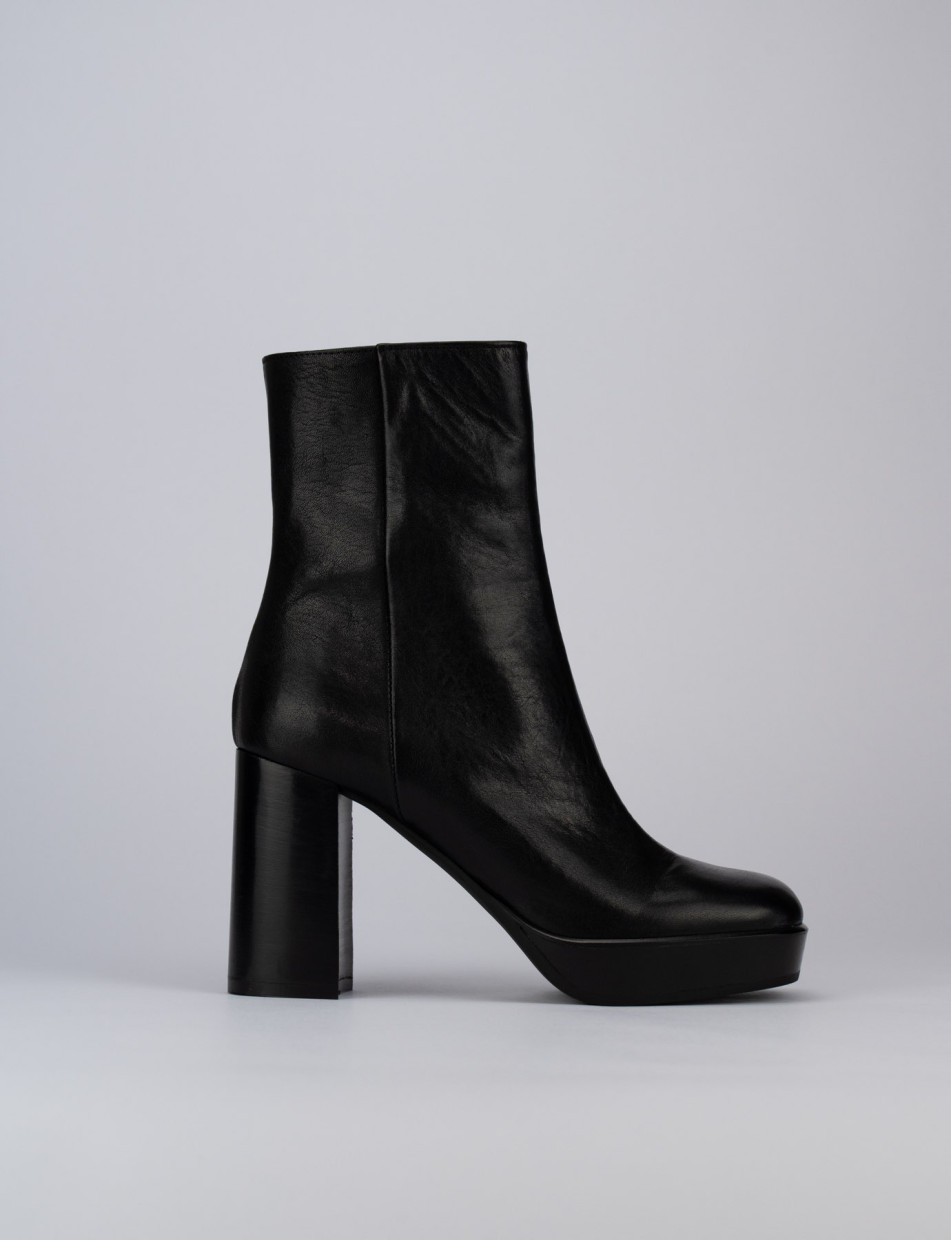 High heel ankle boots heel 9 cm black leather