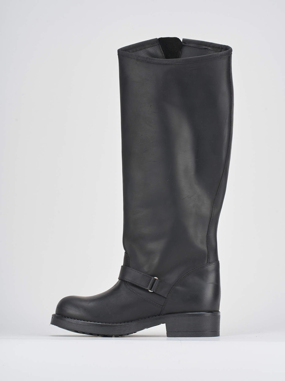 Low heel boots heel 1 cm black leather