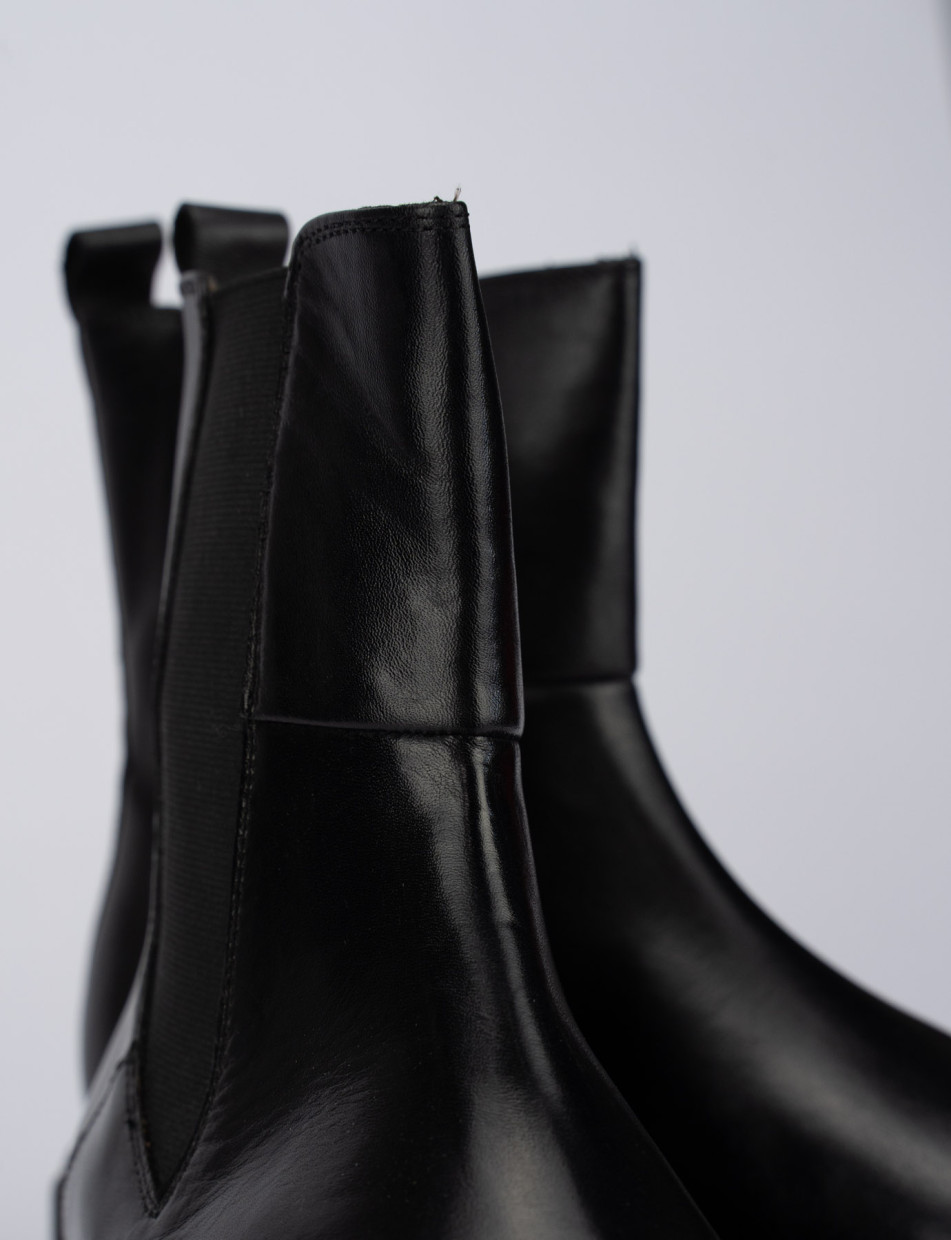 Low heel ankle boots heel 1 cm black leather