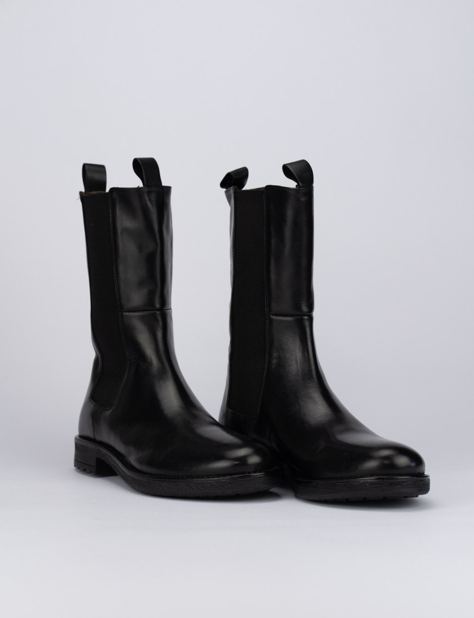 Low heel ankle boots heel 1 cm black leather