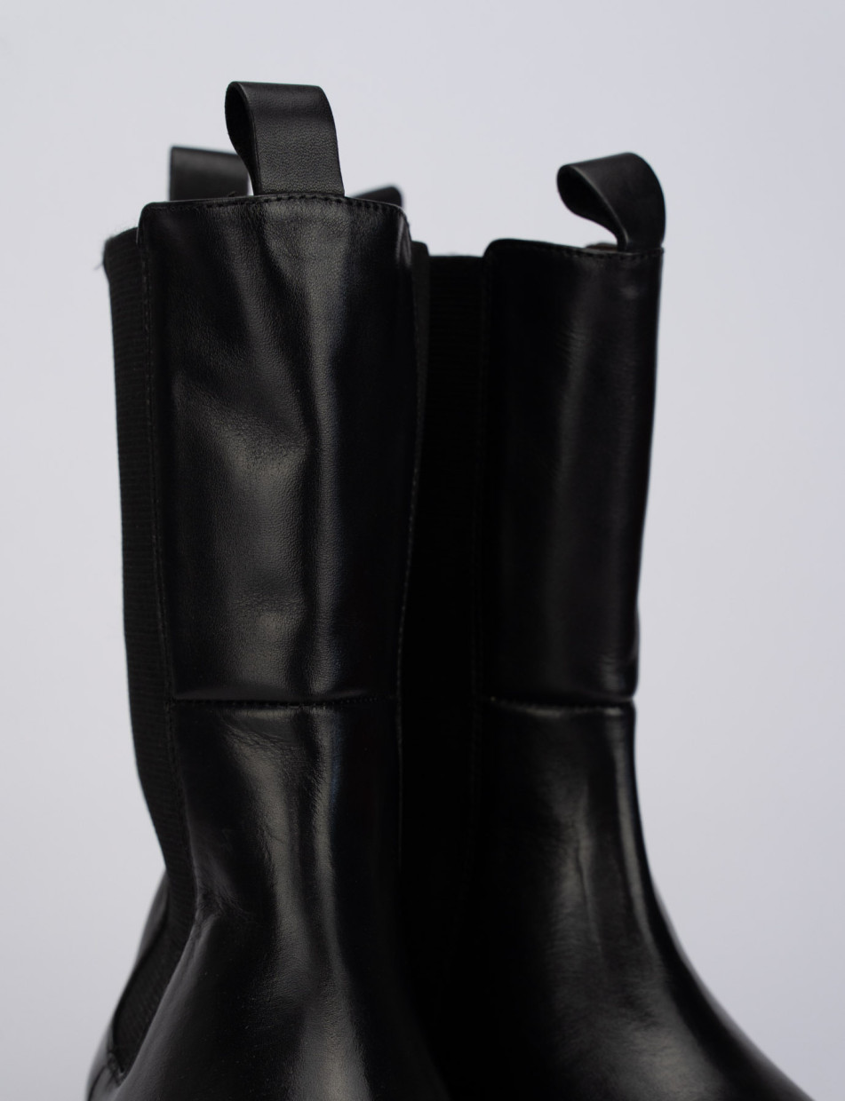 Low heel ankle boots heel 1 cm black leather