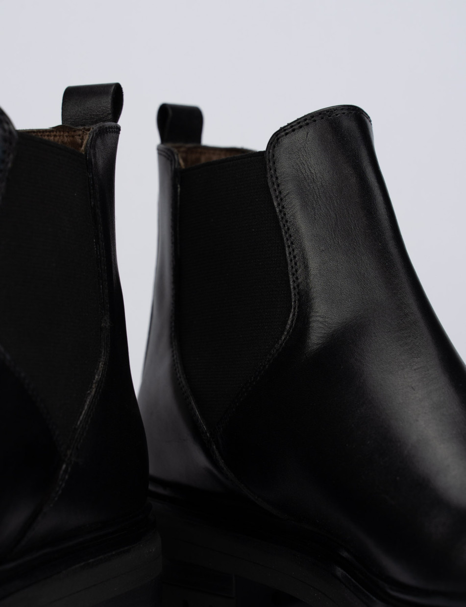 Low heel ankle boots heel 1 cm black leather