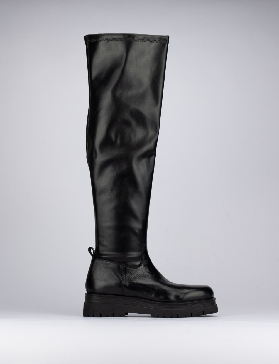 Low heel boots heel 1 cm black leather