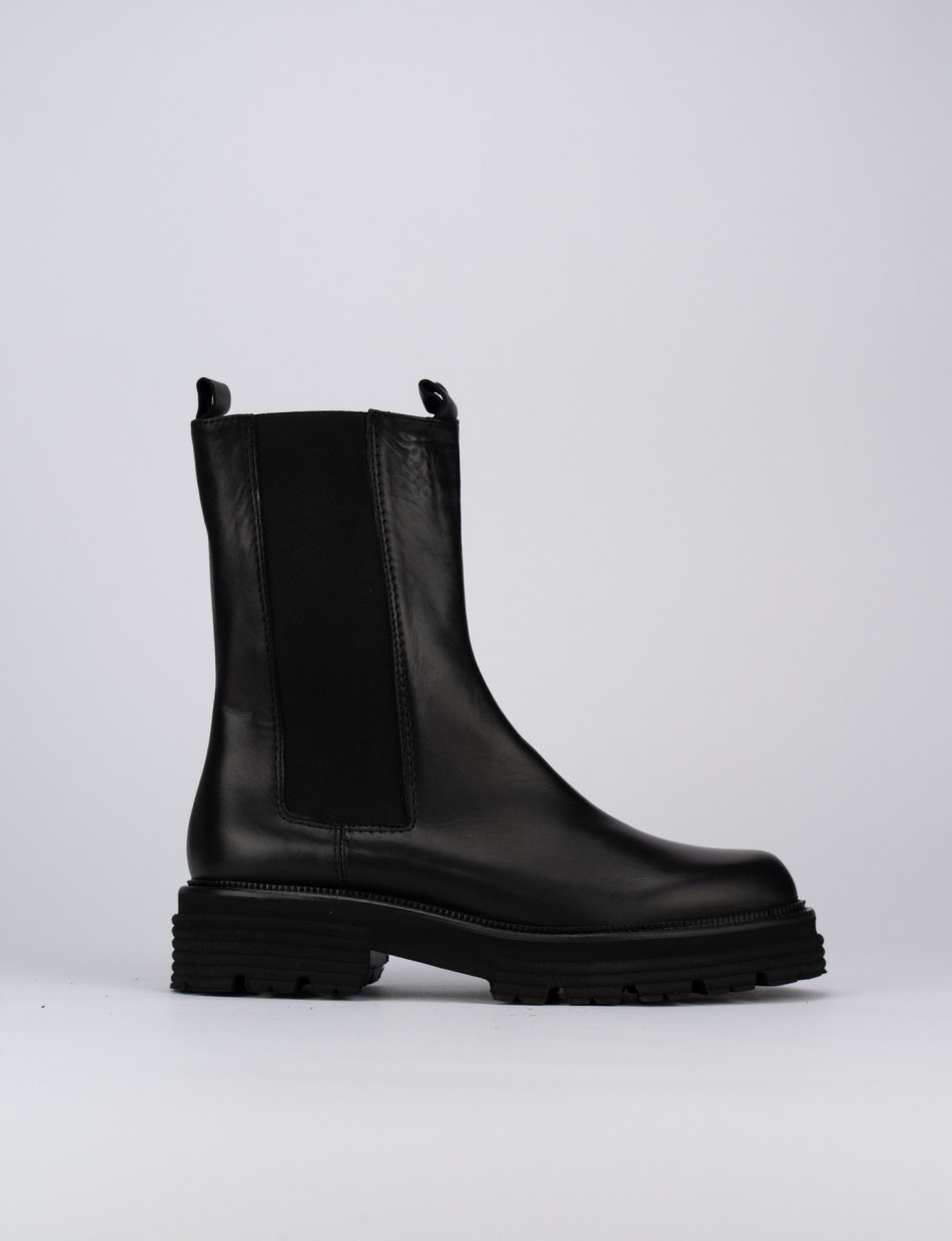 Low heel ankle boots woman heel 2 cm black leather Barca Stores