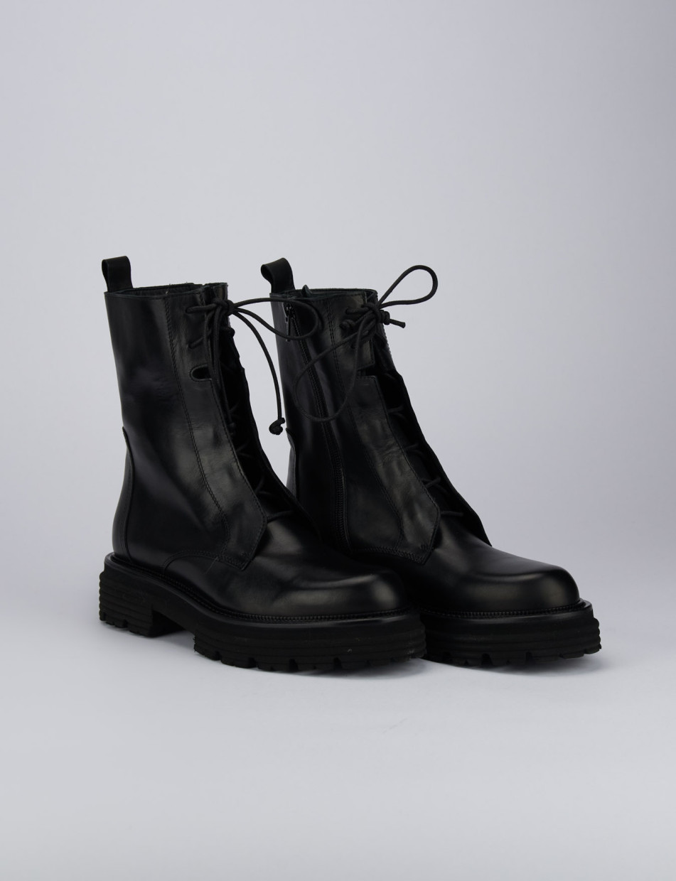 Combat boots heel 2 cm black leather