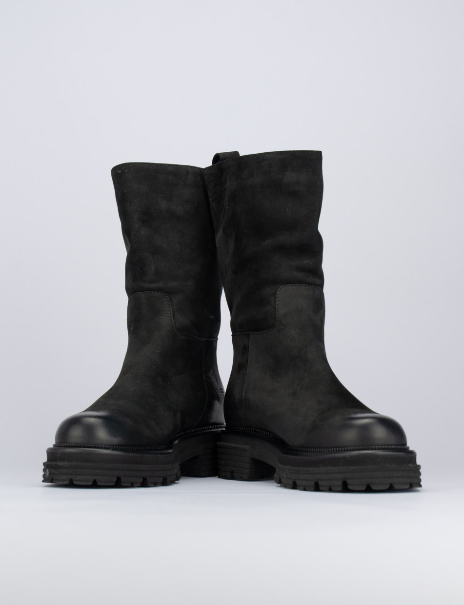 Low heel ankle boots heel 1 cm black nabuk