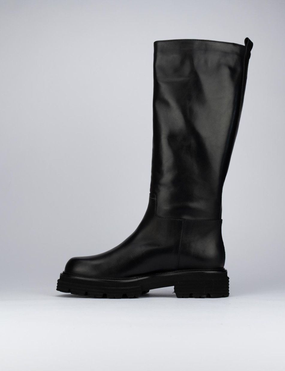 Low heel boots heel 1 cm black leather