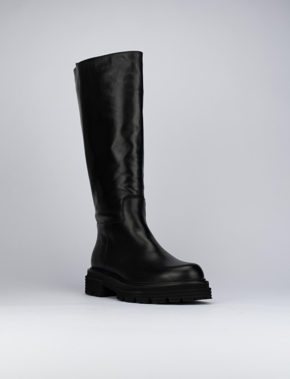 Low heel boots heel 1 cm black leather