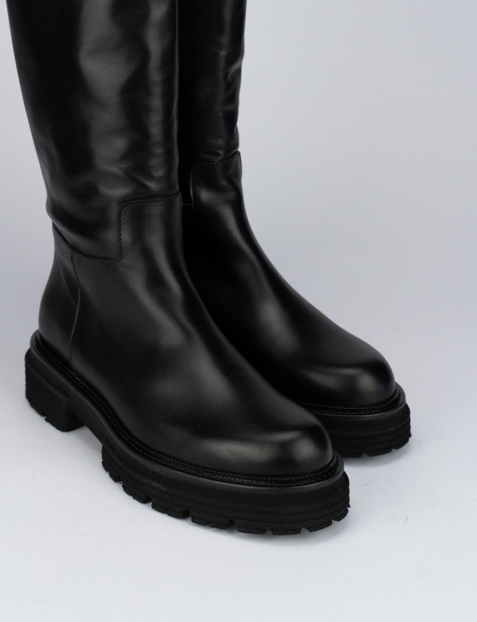 Low heel boots heel 1 cm black leather