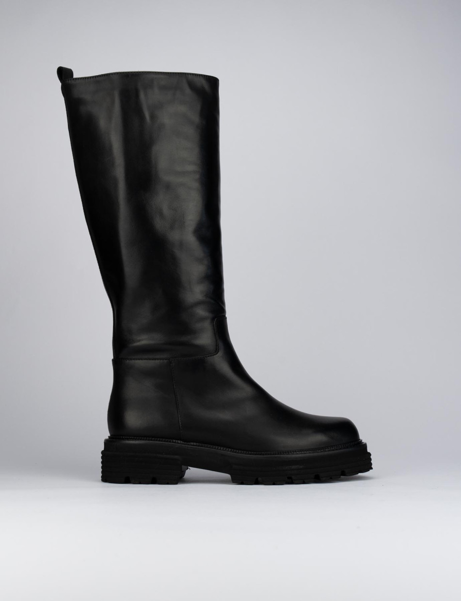 Low heel boots heel 1 cm black leather