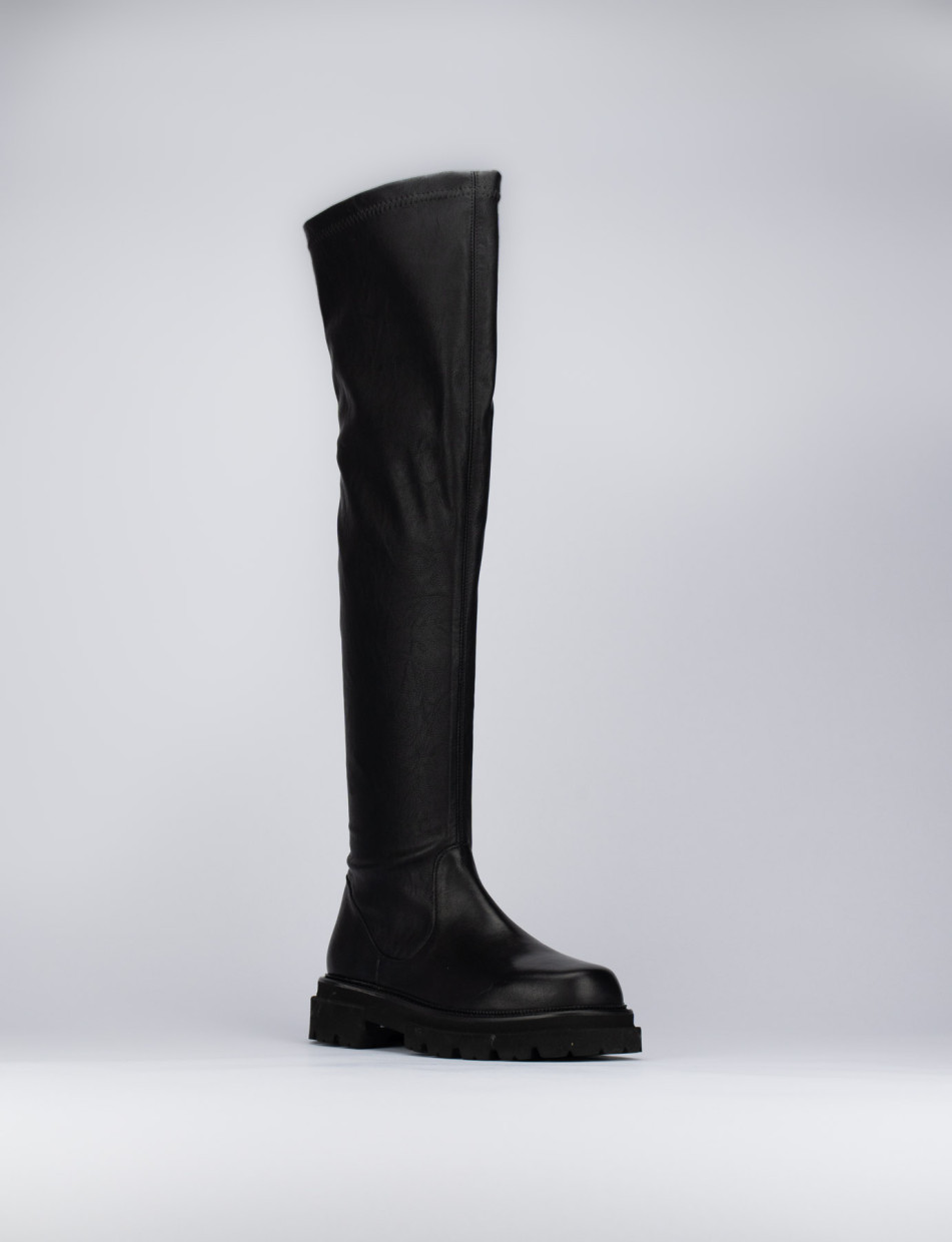 Low heel boots heel 2 cm black leather