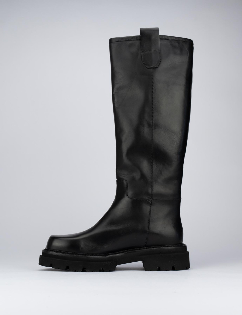 Low heel boots heel 1 cm black leather