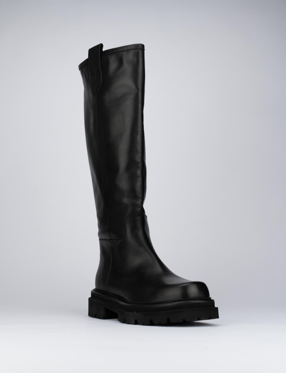 Low heel boots heel 1 cm black leather