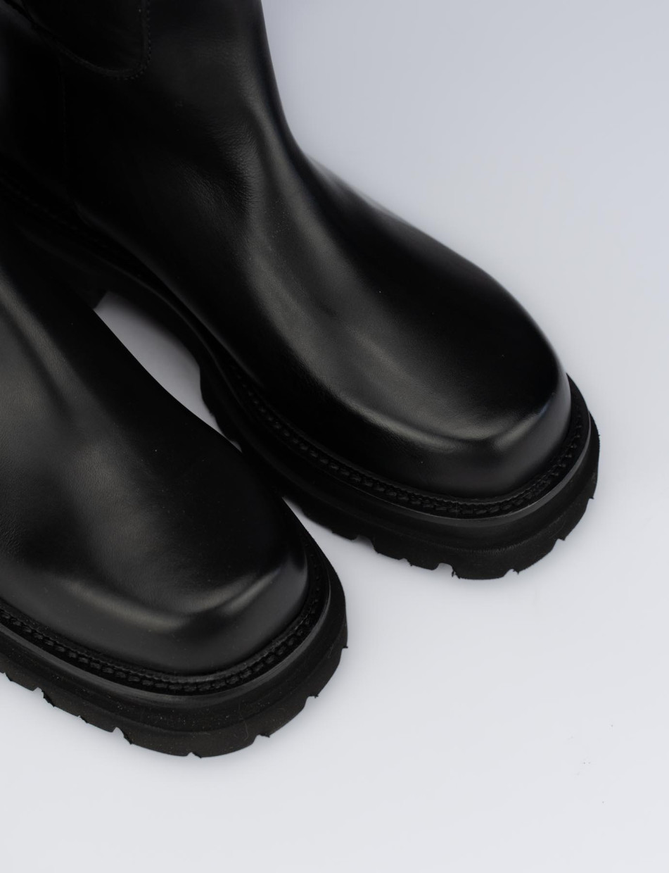 Low heel boots heel 1 cm black leather