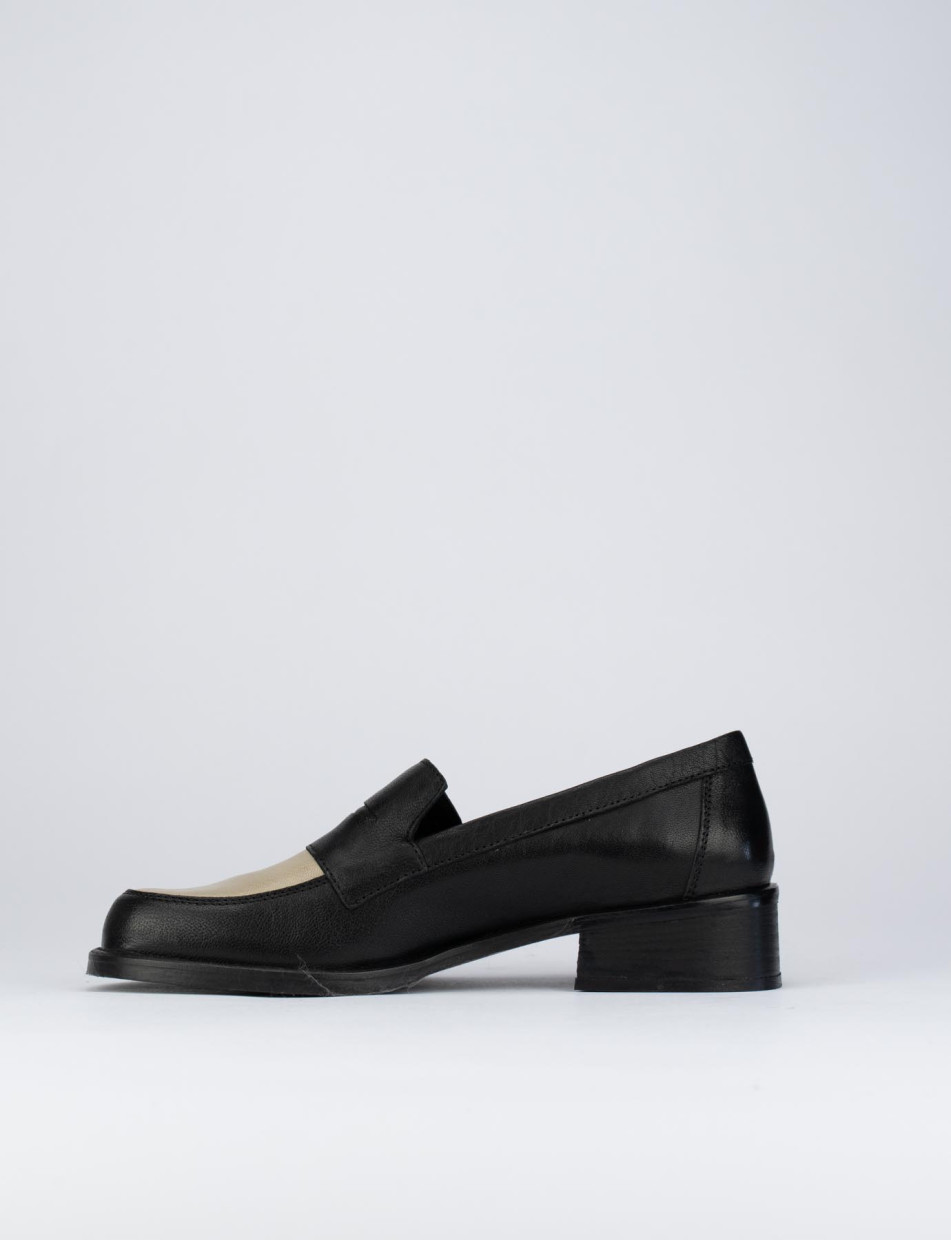 Loafers heel 1 cm black leather