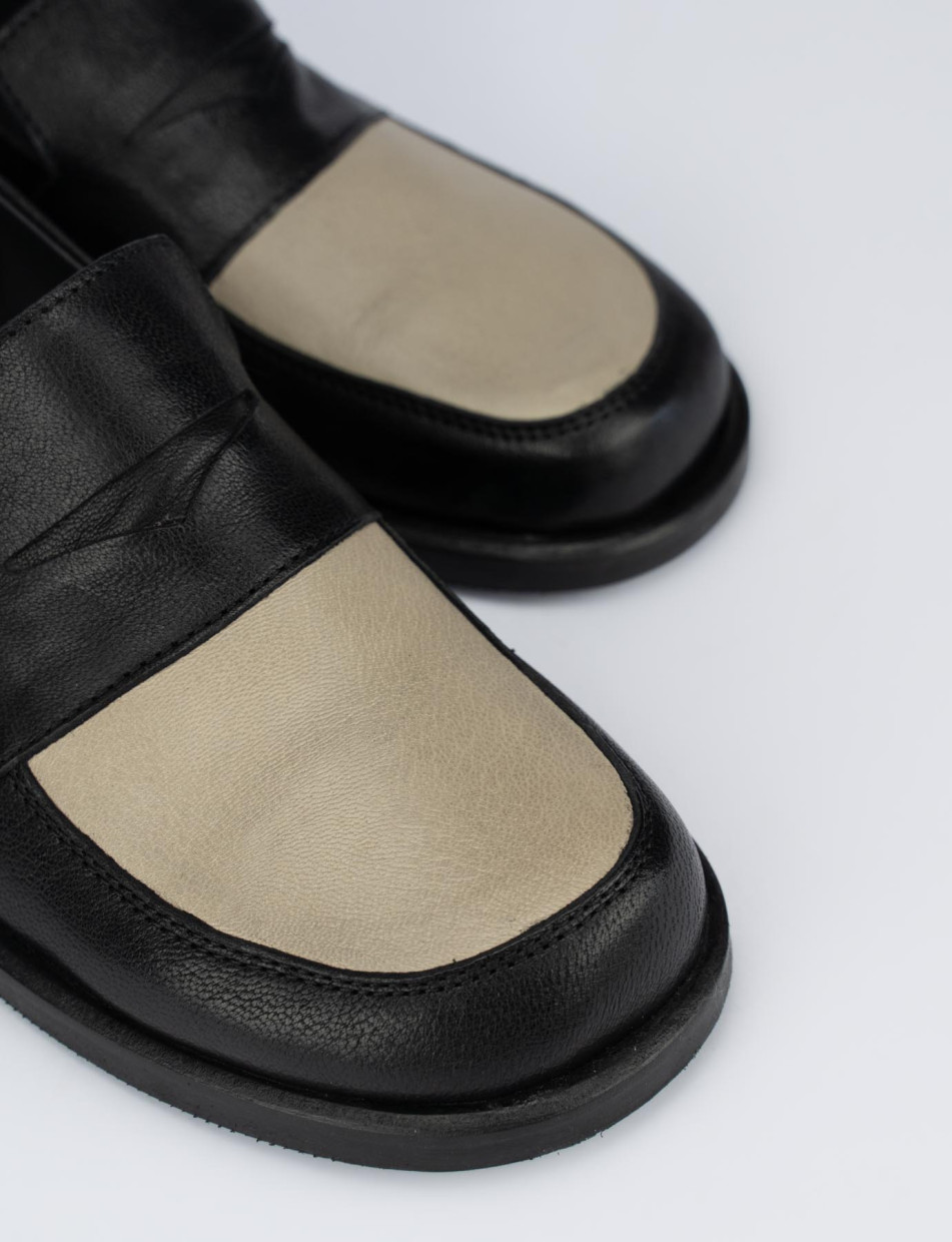 Loafers heel 1 cm black leather