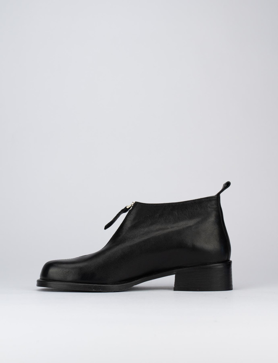 Stivaletto tacco 4 cm  nero pelle