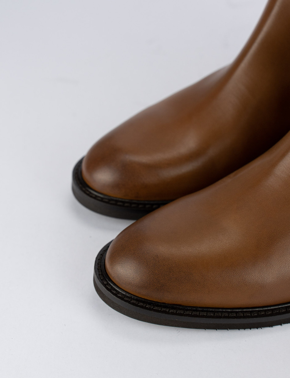 Low heel boots heel 2 cm brown leather